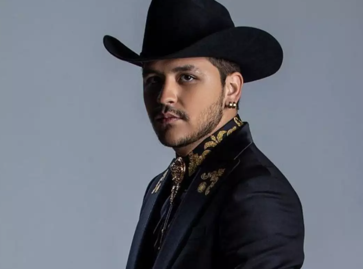 CHRISTIAN NODAL ES ACUSADO POR UNIVERSAL MUSIC DE FALSIFICAR 32 CONTRATOS